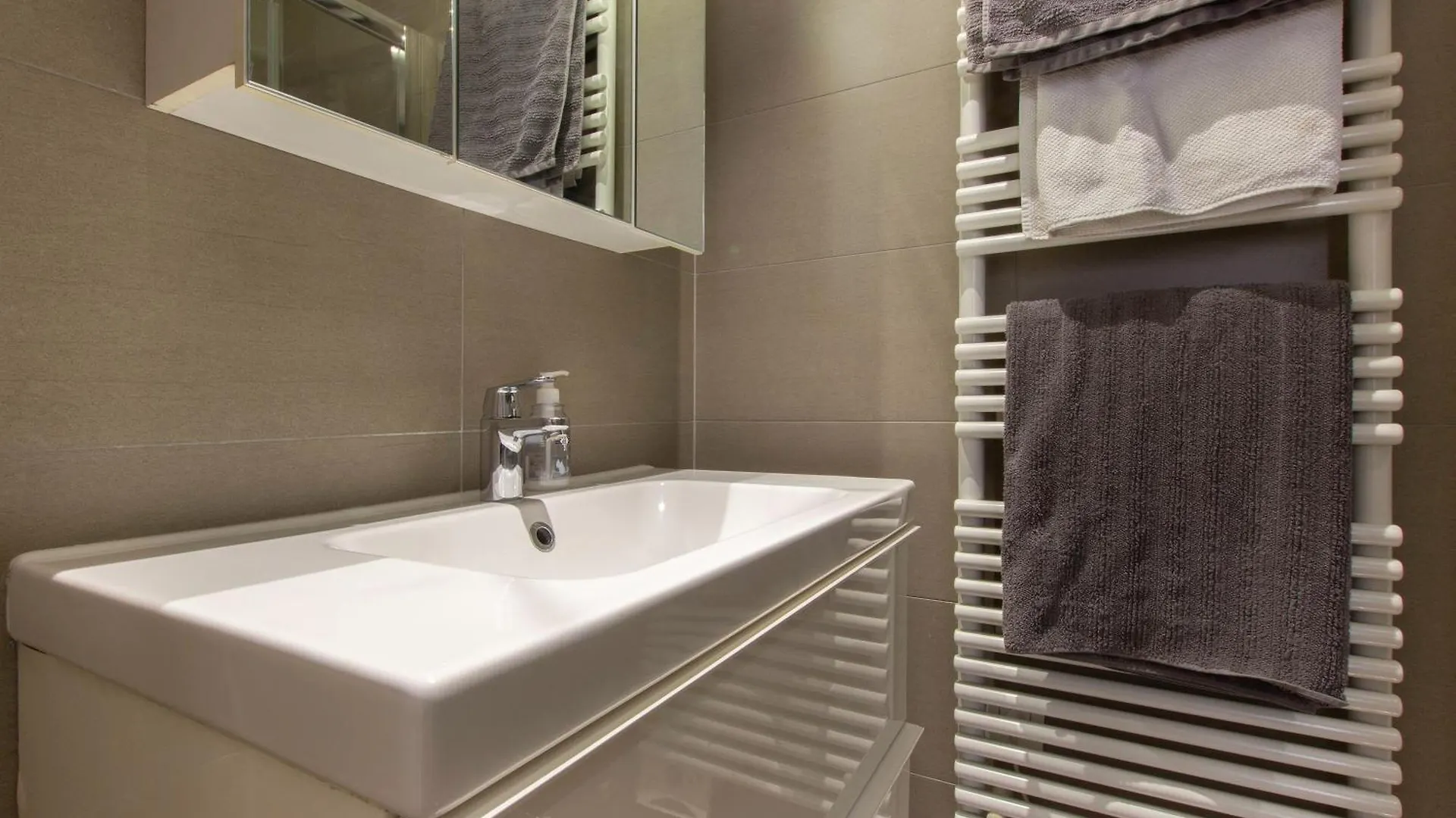 Faubourg Montmartre - Kp - Joli Appartement Parisien Pour 2 Personnes 9Eme 0*, פריז צרפת